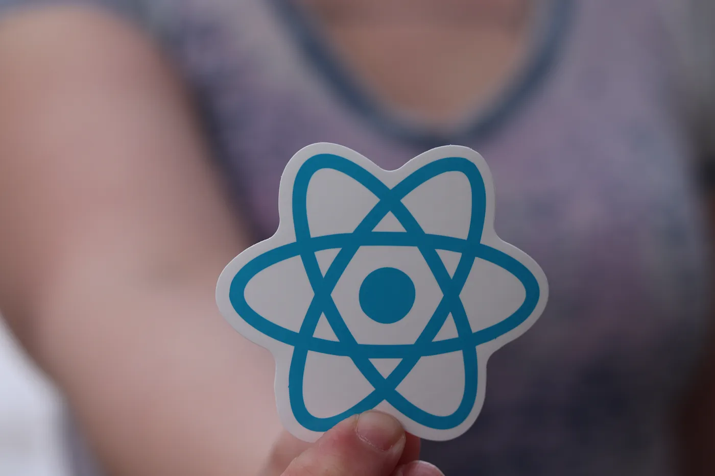 React's benefits and how it interacts with the Virtual DOM.
